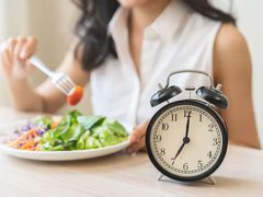 هل الصيام المتقطع أكثر فاعلية لإنقاص الوزن؟ دراسة علمية تجيب