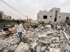 الاحتلال يهدم منزلاً في حي التعاون العلوي بنابلس