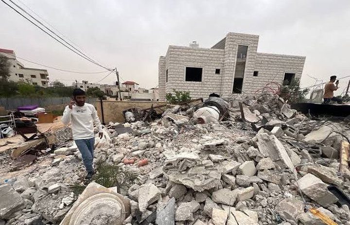 الاحتلال يهدم منزلاً في حي التعاون العلوي بنابلس