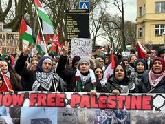 مشاركون في برلين السينمائي ينددون بالصمت تجاه جرائم إسرائيل في غزة