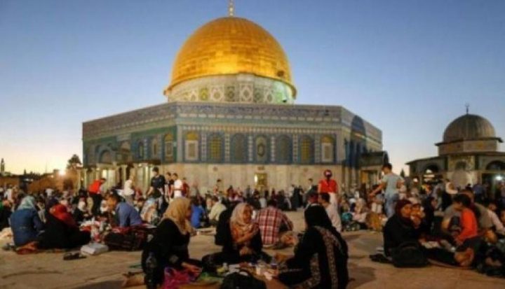 الاحتلال يمنع إدخال وجبات الإفطار للصائمين إلى باحات المسجد الأقصى