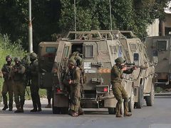 الاحتلال يقتحم قلقيلية ويعتقل عدداً من المواطنين