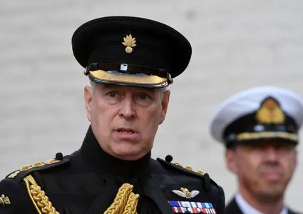 الشرطة البريطانية تطلق سراح الأمير أندرو بعد اعتقال دام 12 ساعة