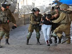 الاحتلال يعتقل ٥ مواطنين شمال طولكرم