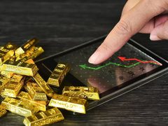 انخفاض اسعار الذهب وارتفاع النفط عالميا