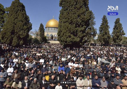 80 ألف مصل يؤدون صلاة الجمعة الأولى من رمضان في المسجد الأقصى
