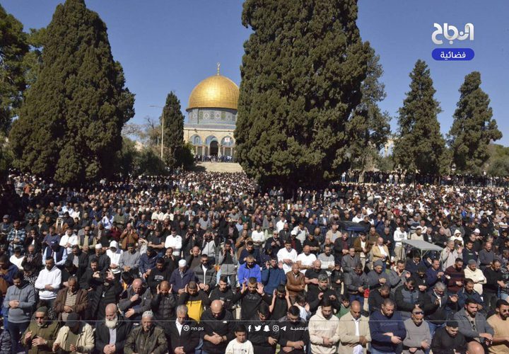 80 ألف مصل يؤدون صلاة الجمعة الأولى من رمضان في المسجد الأقصى