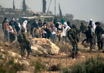 إصابة مواطنة في اعتداء للمستوطنين جنوب الخليل