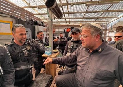 بن غفير يقتحم محيط المسجد الأقصى في الجمعة الأولى من رمضان