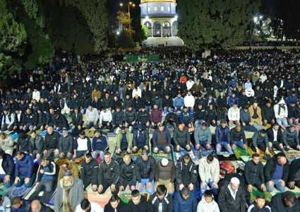 الجمعة الأولى من رمضان..10 آلاف مصلٍ يؤدون صلاتي العشاء والتراويح في الأقصى