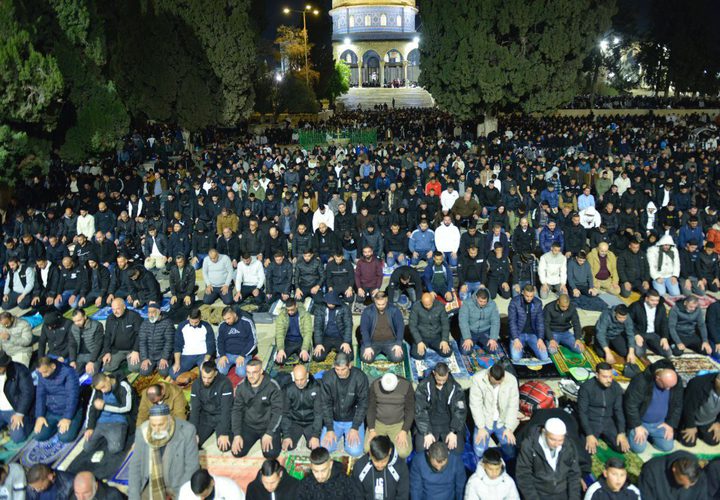 الجمعة الأولى من رمضان..10 آلاف مصلٍ يؤدون صلاتي العشاء والتراويح في الأقصى