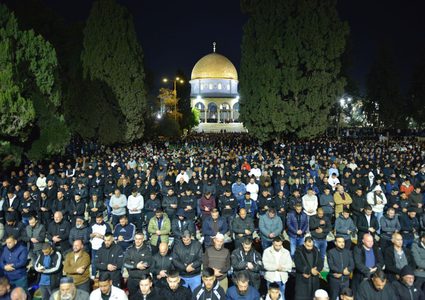 الجمعة الأولى من رمضان..10 آلاف مصلٍ يؤدون صلاتي العشاء والتراويح في الأقصى