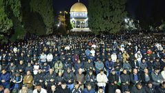 الجمعة الأولى من رمضان..10 آلاف مصلٍ يؤدون صلاتي العشاء والتراويح في الأقصى