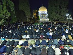 الجمعة الأولى من رمضان..10 آلاف مصلٍ يؤدون صلاتي العشاء والتراويح في الأقصى