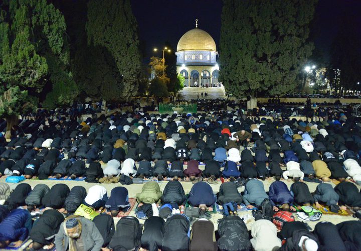 الجمعة الأولى من رمضان..10 آلاف مصلٍ يؤدون صلاتي العشاء والتراويح في الأقصى