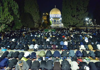 الجمعة الأولى من رمضان..10 آلاف مصلٍ يؤدون صلاتي العشاء والتراويح في الأقصى