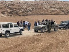 إصابة مُسن ونجله باعتداء مستوطنين جنوب الخليل