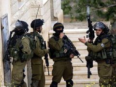 الاحتلال يستولي على عشرات المركبات في عناتا شمال القدس