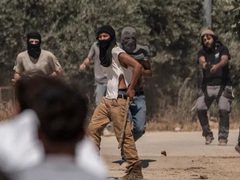 إصابتان برصاص مستوطنين في المغير وإحراق غرفة زراعية في أبو فلاح شمال رام الله