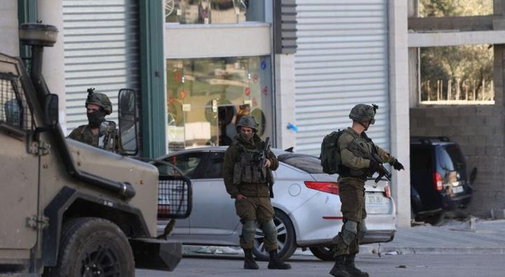 الاحتلال يجبر أصحاب المحلات التجارية في حوارة على إغلاقها