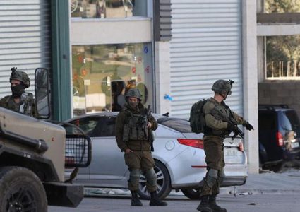 الاحتلال يجبر أصحاب المحلات التجارية في حوارة على إغلاقها