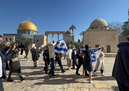 مستوطنون يقتحمون المسجد الأقصى