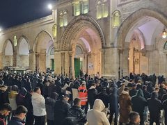 50 ألفا يؤدون صلاتي العشاء والتراويح في المسجد الأقصى