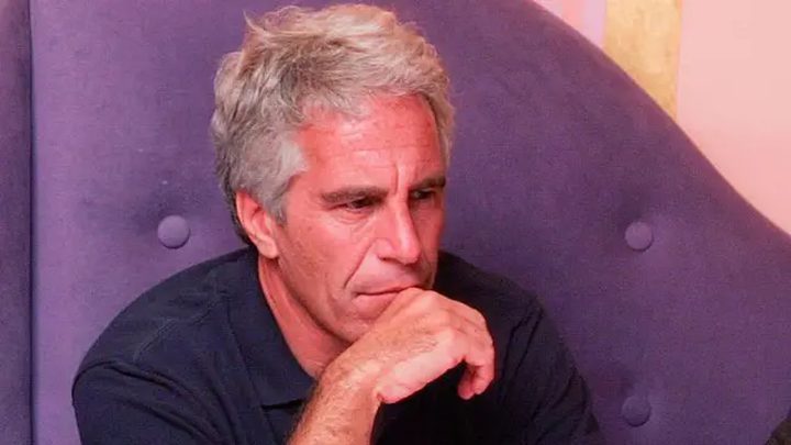 الكشف عن إخفاء إبستين بيانات وأقراص صلبة في 6 وحدات تخزين بأنحاء أمريكا