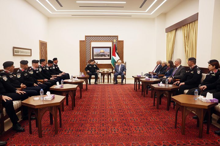 الرئيس يتسلم التقرير السنوي للدفاع المدني لعام 2025