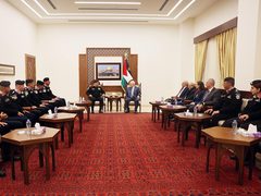 الرئيس يتسلم التقرير السنوي للدفاع المدني لعام 2025