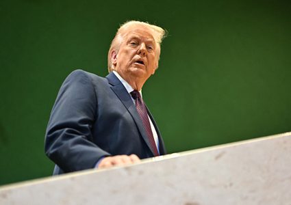 نيويورك تايمز: ترامب بحث خيارات عسكرية ضد إيران بينها ضربة واسعة لإسقاط القيادة