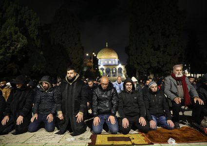 40 ألف مصلٍّ يؤدون صلاتي العشاء والتراويح في المسجد الأقصى