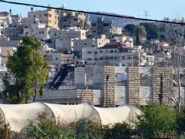 قوات الاحتلال تهدم ثلاثة منازل ومنشأة زراعية في بيت لقيا غرب رام الله