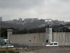 نادي الأسير: تصاعد القمع والتجويع والمرض في سجن "عوفر"