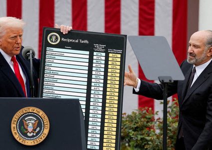 رسوم ترامب الجمركية الجديدة بنسبة 10% تدخل حيز التنفيذ اليوم