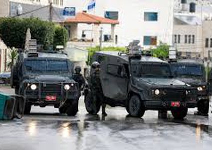 قوات الاحتلال تشن حملة مداهمات واسعة في اللبن الشرقية جنوب نابلس