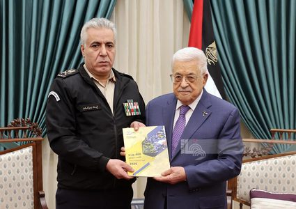 الرئيس محمود عباس يتسلم التقرير السنوي لعام 2025 لجهاز الضابطة الجمركية
