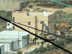 الاحتلال يهدم مبان ومحال تجارية في عنزا جنوب جنين