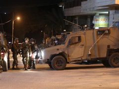 الاحتلال يواصل عدوانه على اللبن الشرقية جنوب نابلس لليوم الثاني