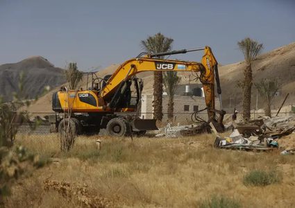 الاحتلال يُخطر بهدم بيوت بلاستيكية في الأغوار الشمالية