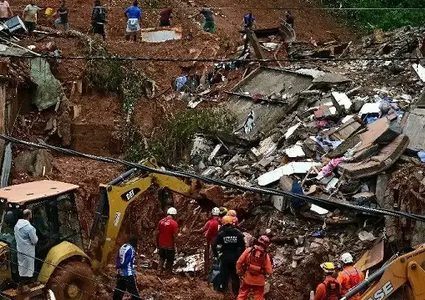 مصرع 30 شخصا جراء السيول في البرازيل