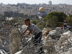 الاحتلال يخطر بهدم منازل في سلوان جنوب المسجد الأقصى