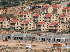 معهد أريج: الاحتلال أصدر 146 أمرا عسكريا استهدفت أكثر من 11,200 دونم بالضفة