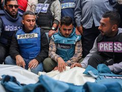 لصحافة تحت النار ...غزة الأكثر دموية للإعلاميين عالميًا