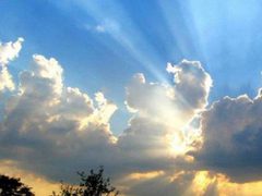 الطقس: انخفاض على درجات الحرارة وأمطار متفرقة على معظم المناطق