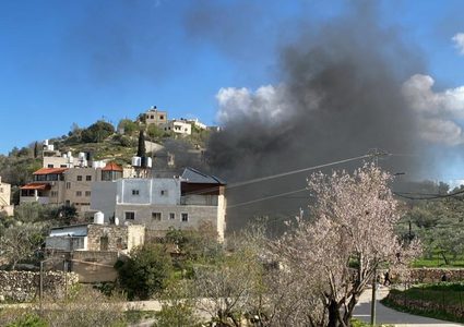 اصابات وحرق مركبة في هجوم للمستوطنين على جالود