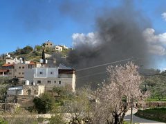 اصابات وحرق مركبة في هجوم للمستوطنين على جالود