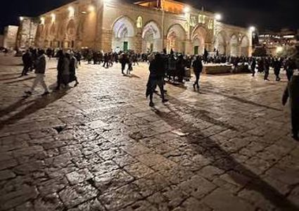 قوات الاحتلال تعتقل الشيخ راني ابو صبيح من ابواب المسجد الأقصى