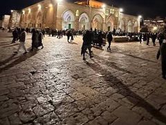 قوات الاحتلال تعتقل الشيخ راني ابو صبيح من ابواب المسجد الأقصى