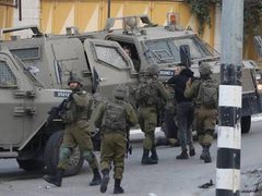 قوات الاحتلال تعتقل مواطنا في بيت جالا